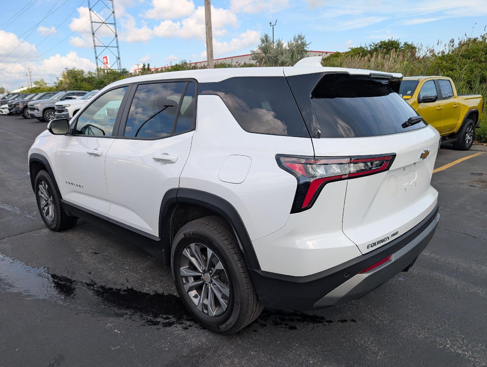 Used 2025 Summit White Chevrolet AWD LT image 6
