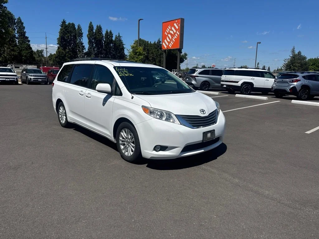 Used 2013 White Toyota XLE image 7