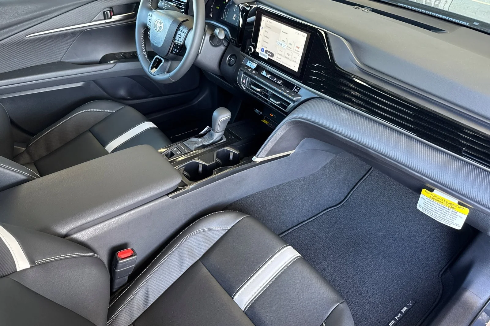 2026 Toyota Camry SE - Photo 14