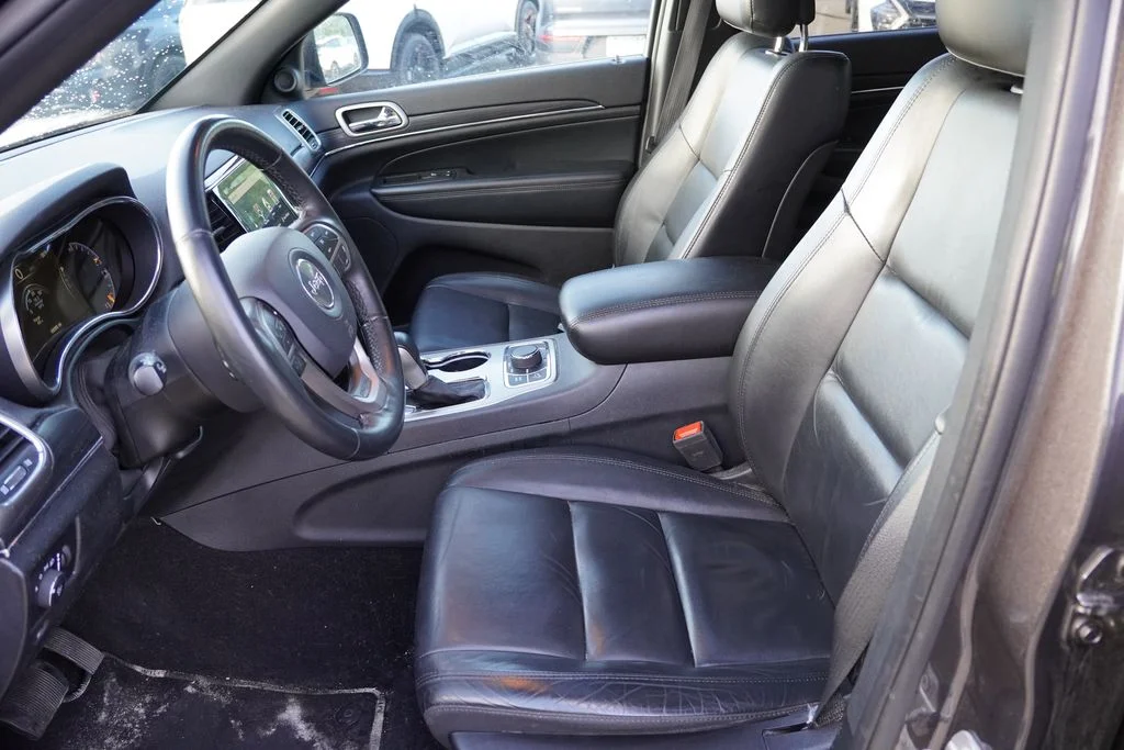 Used 2019 Granite Crystal Metallic Clearcoat Jeep Limited image 4