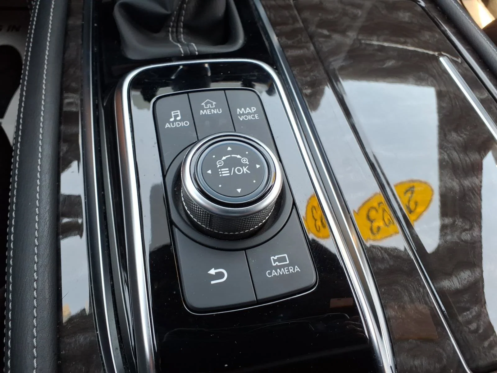 Used 2023 Aspen White Tricoat Nissan Platinum image 28
