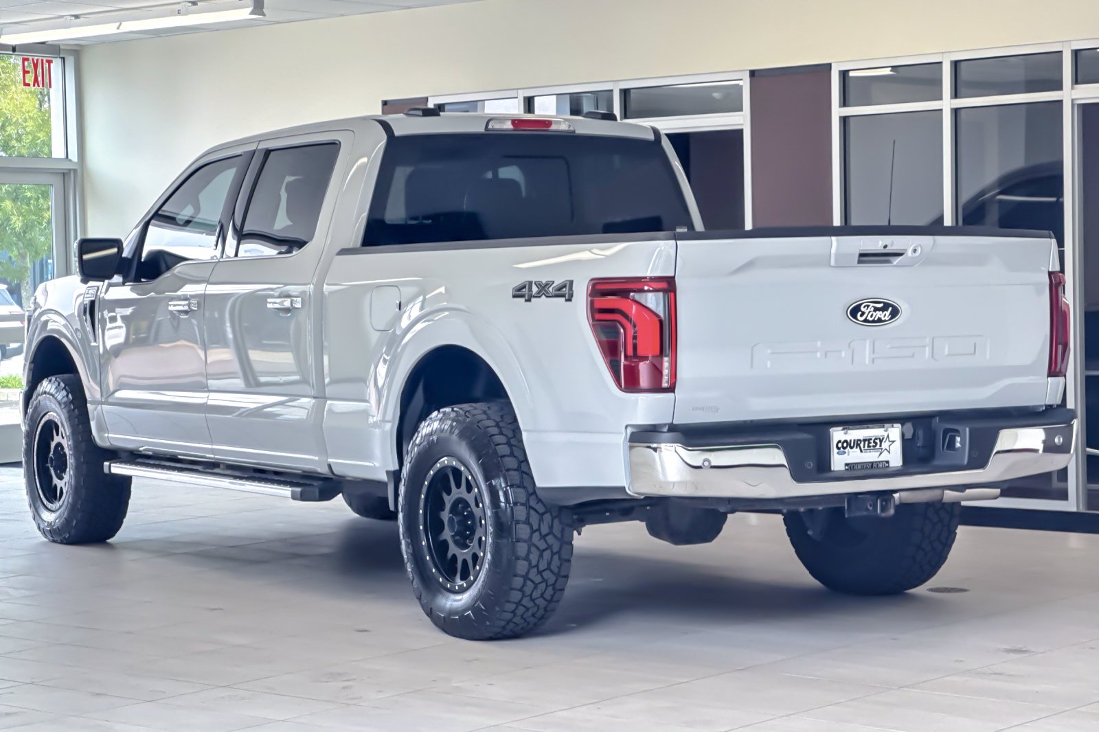 Used 2024 Avalanche Ford LARIAT image 6