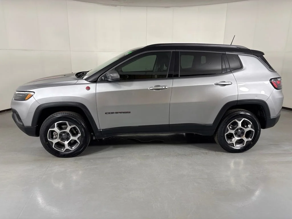 Used 2022 Silver Jeep Trailhawk image 5