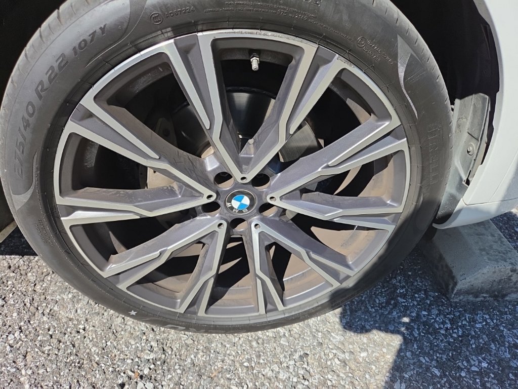 Used 2021 Alpine White BMW xDrive40i image 13