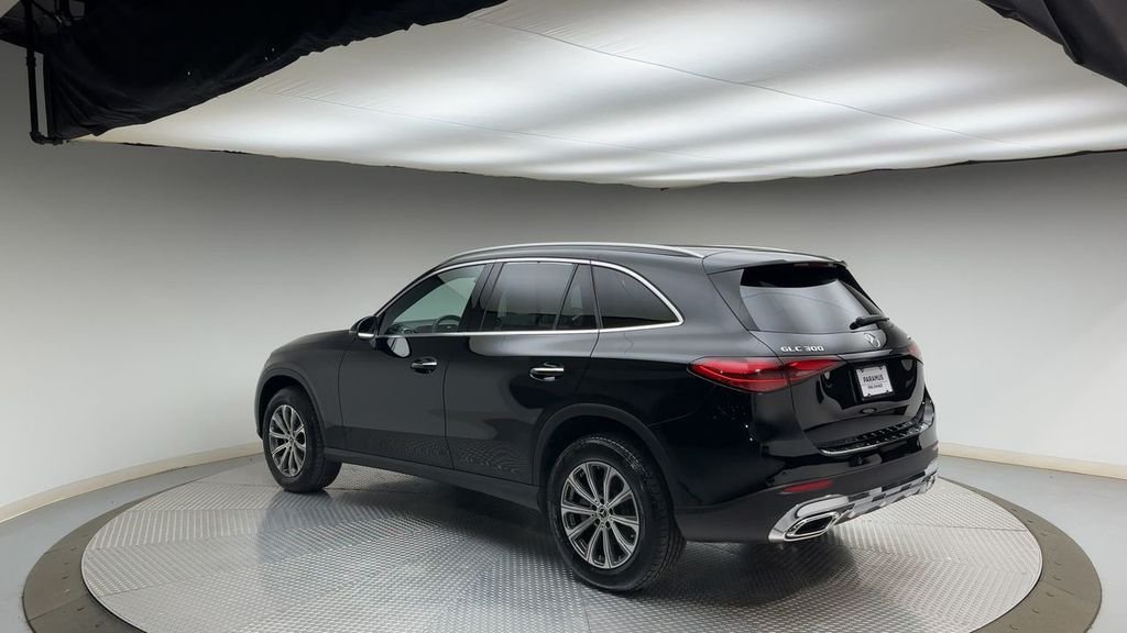 Used 2025 Black Mercedes-Benz GLC 300 image 4