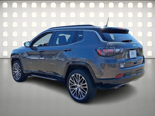 Used 2023 Gray Jeep Limited image 5