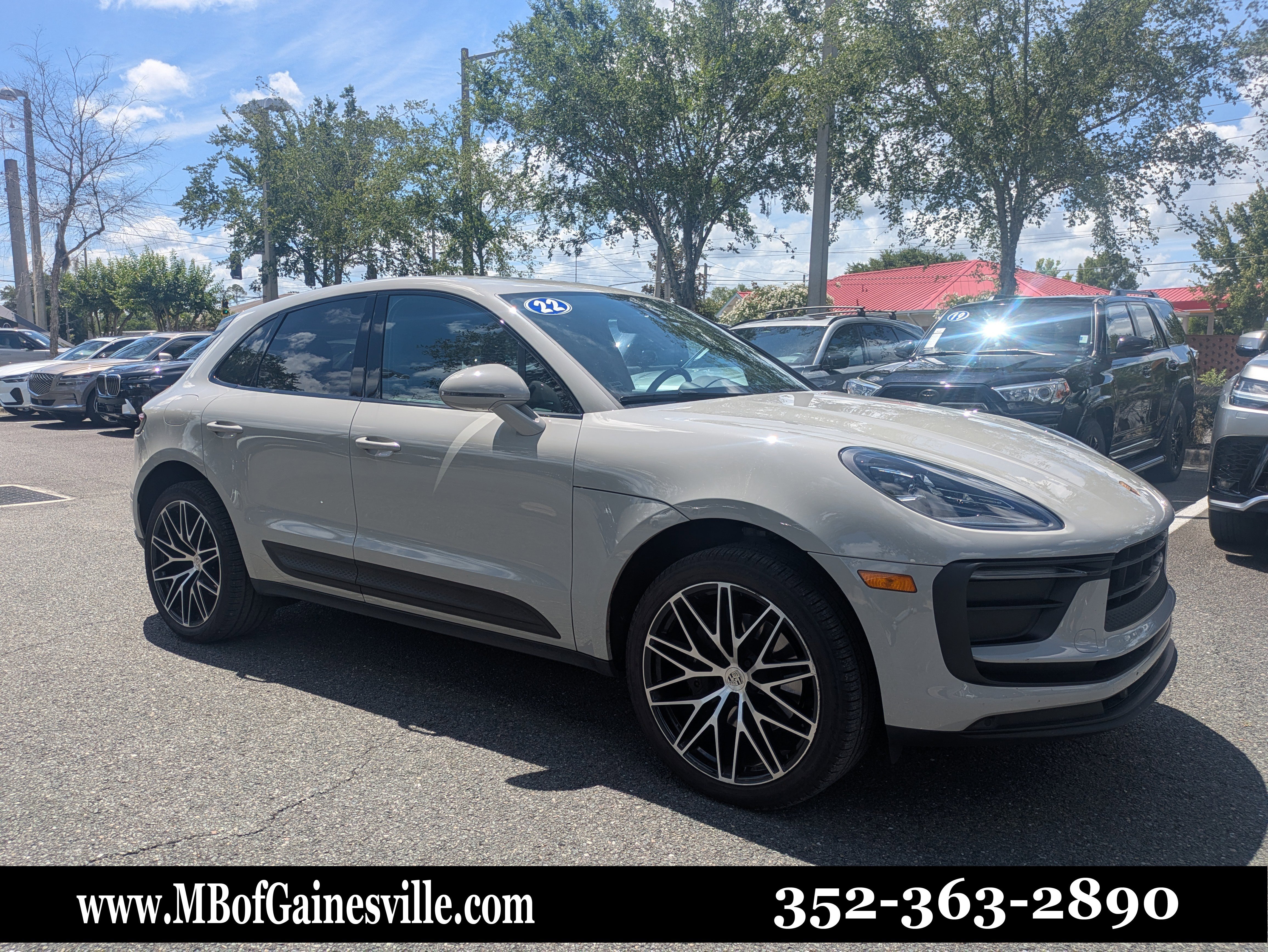 2022 Porsche Macan -'s photo