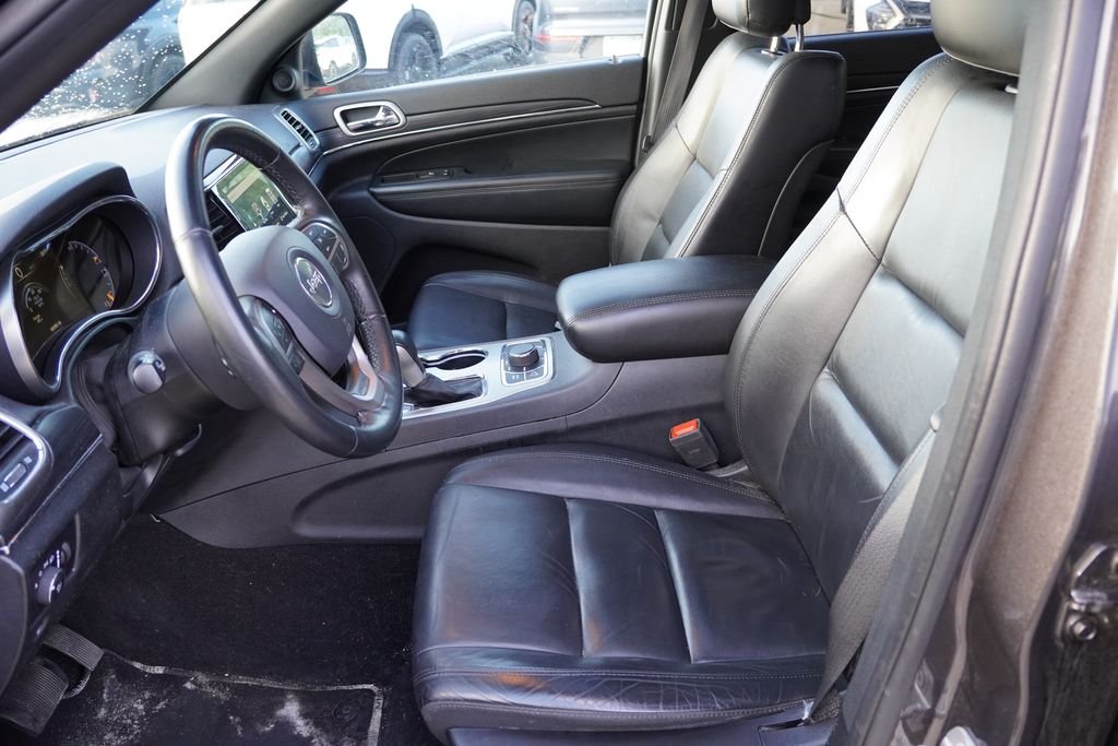 Used 2019 Granite Crystal Metallic Clearcoat Jeep Limited image 4