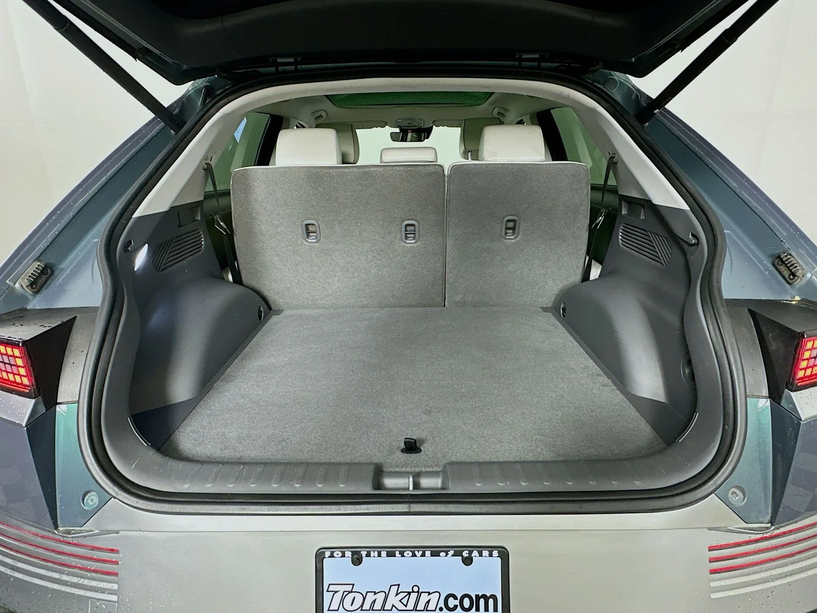 Used 2023 Digital Teal Hyundai Limited image 26