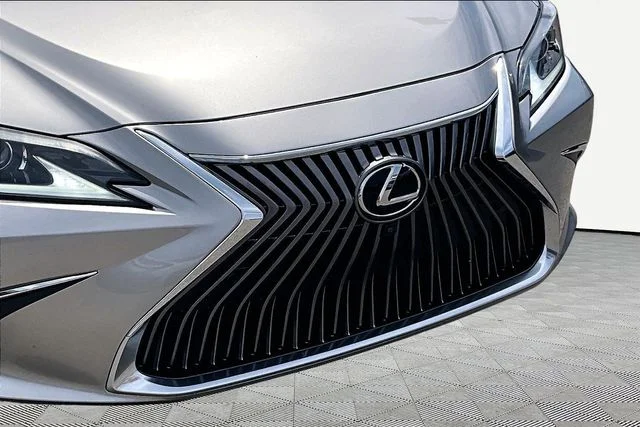Used 2020 Silver Lexus 350 Luxury image 30