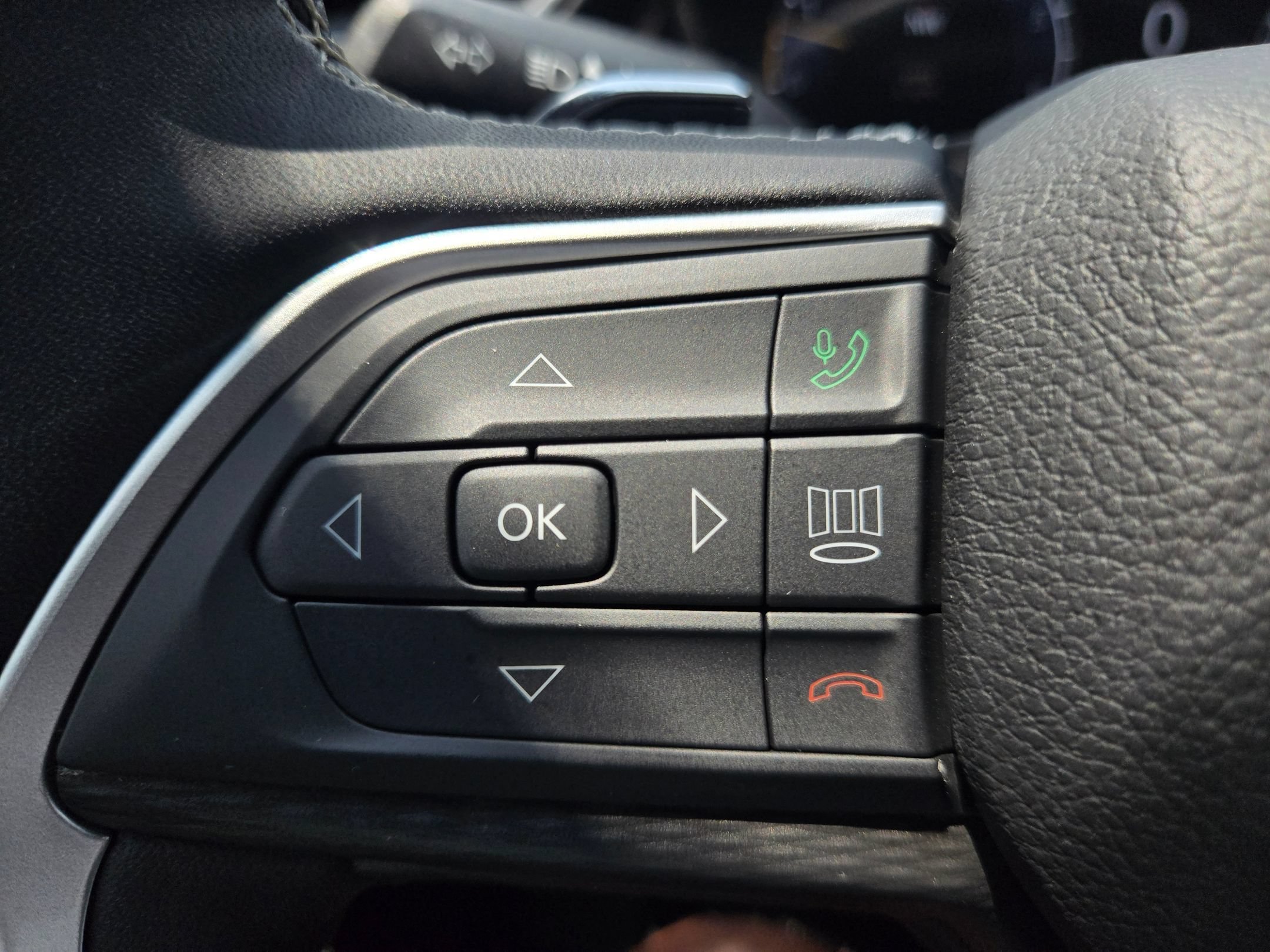Used 2025 Silver Zynith Jeep Altitude X image 21