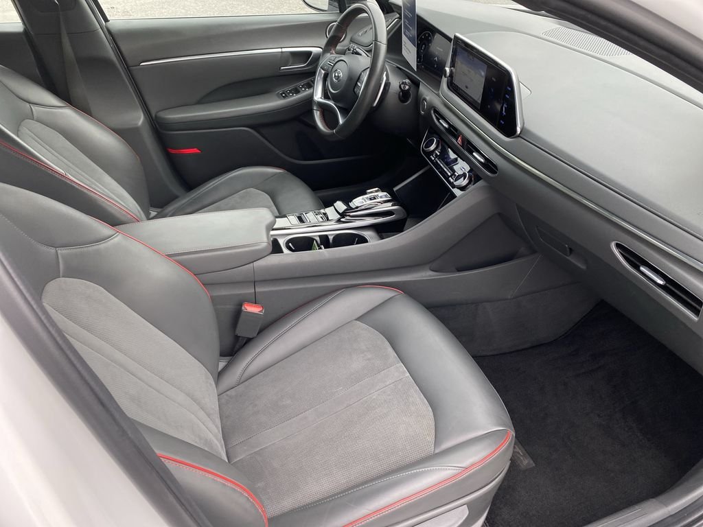Used 2022 Quartz White Hyundai SEL Plus image 32