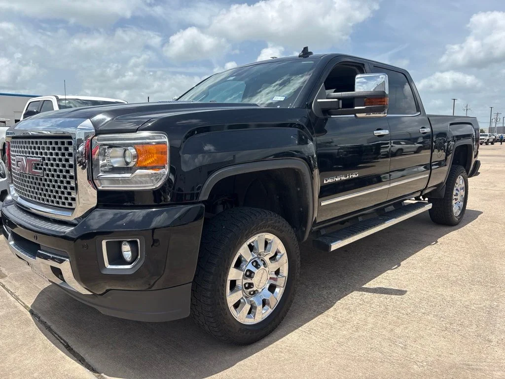 Used 2016 Black GMC Denali image 1