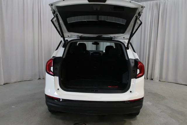 Used 2023 SUMMIT WHITE GMC SLE image 29