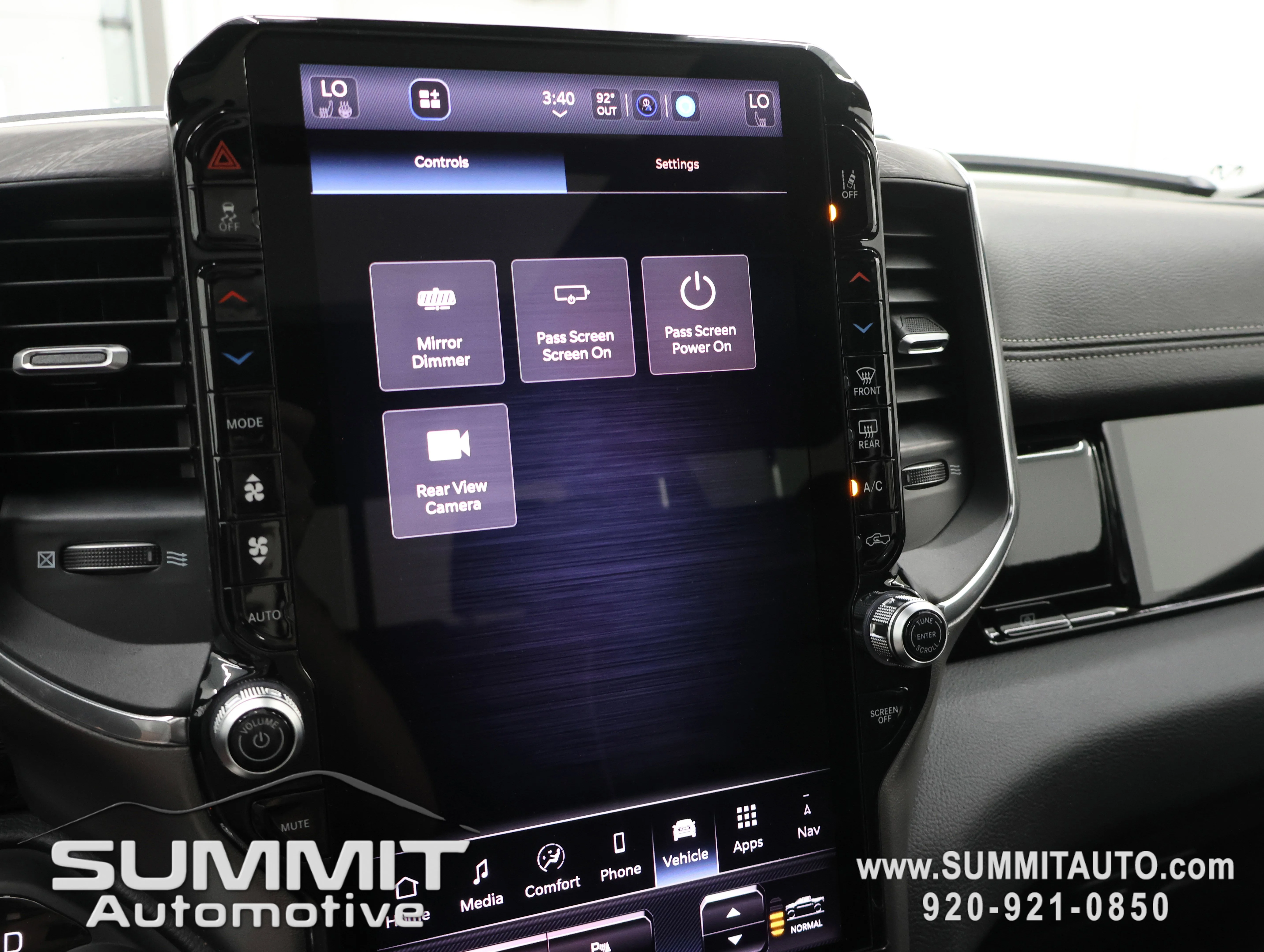 New 2026 Diamond Black Crystal Pearl-Coat Exterior Paint RAM Laramie image 61