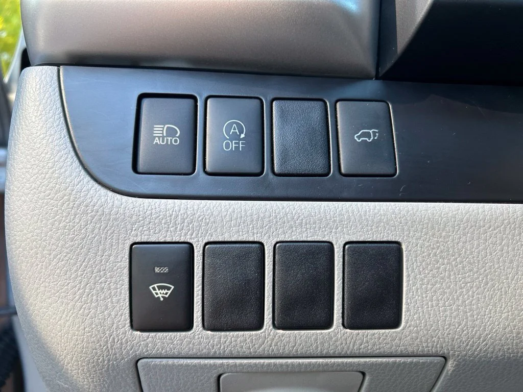 Used 2019 Silver Toyota XLE image 20