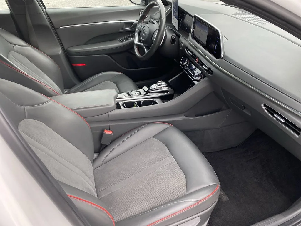 Used 2022 Quartz White Hyundai SEL Plus image 32