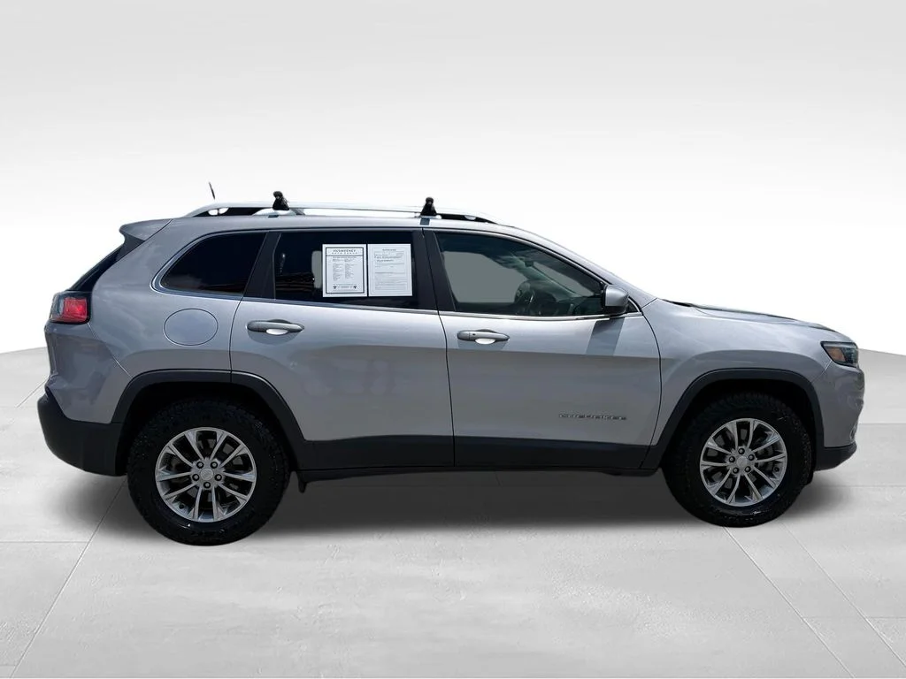 Used 2019 Silver Jeep Latitude Plus image 29