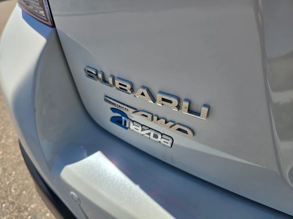 Used 2023 Crystal White Pearl Subaru Limited image 10