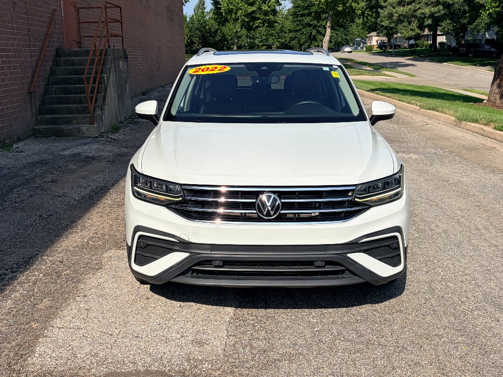 Used 2022 Pure White Volkswagen SE image 8