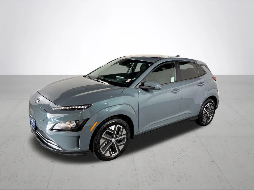 Used 2022 Hyundai Kona EV SEL with VIN KM8K33AG1NU138963 for sale in Portland, OR