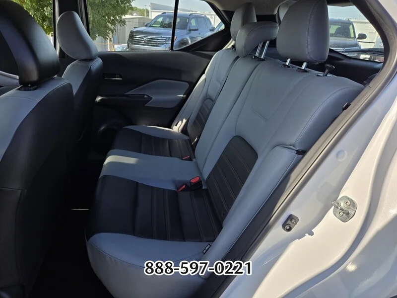 Used 2022 Aspen White NISSAN SR image 11