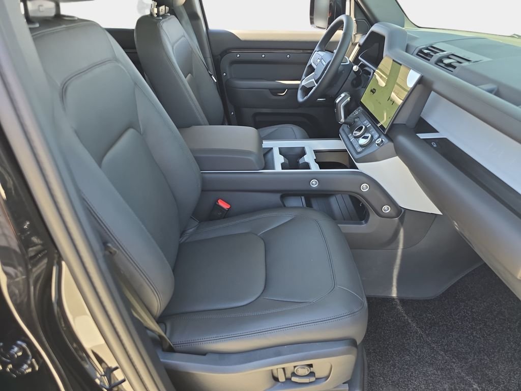 New 2026 Santorini Black LAND ROVER S image 10