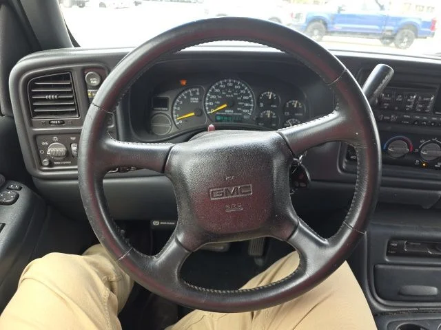 Used 2001 Black GMC SLE image 13