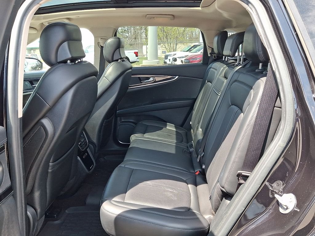 Used 2021 Black Lincoln Reserve image 11