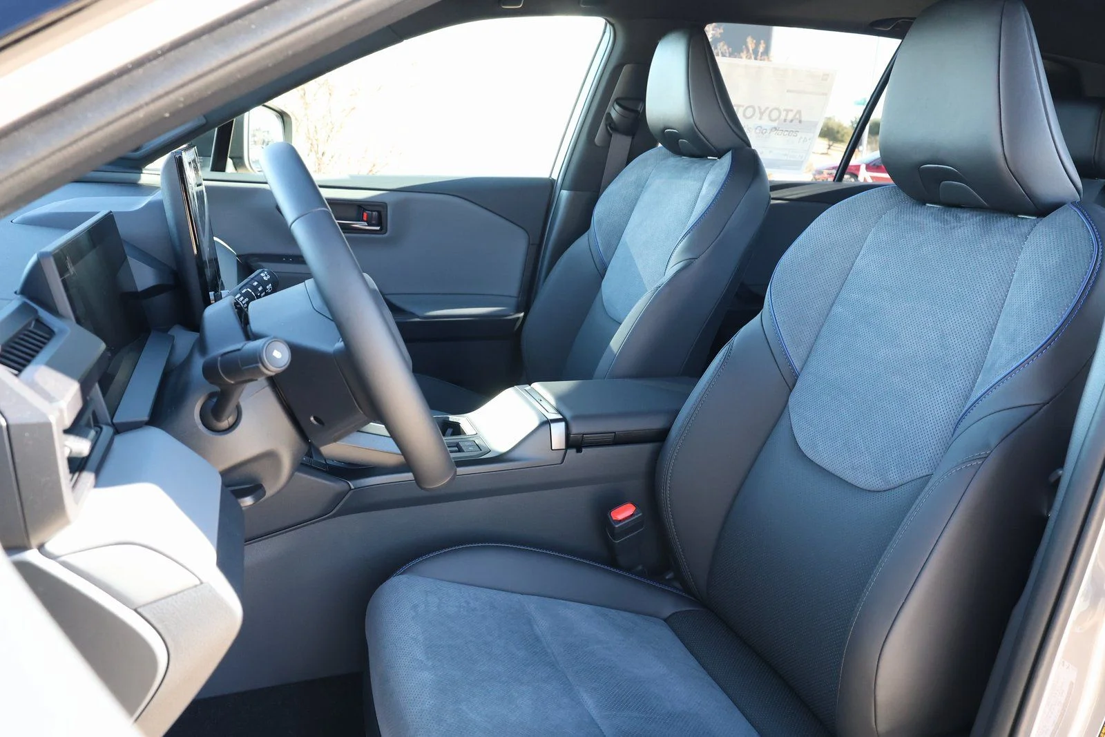 2026 Toyota RAV4 XSE - Photo 29