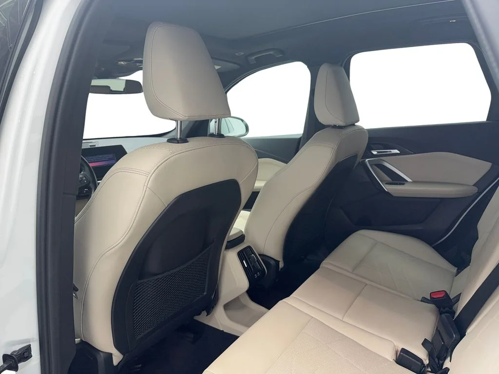 Used 2024 White BMW xDrive28i image 25
