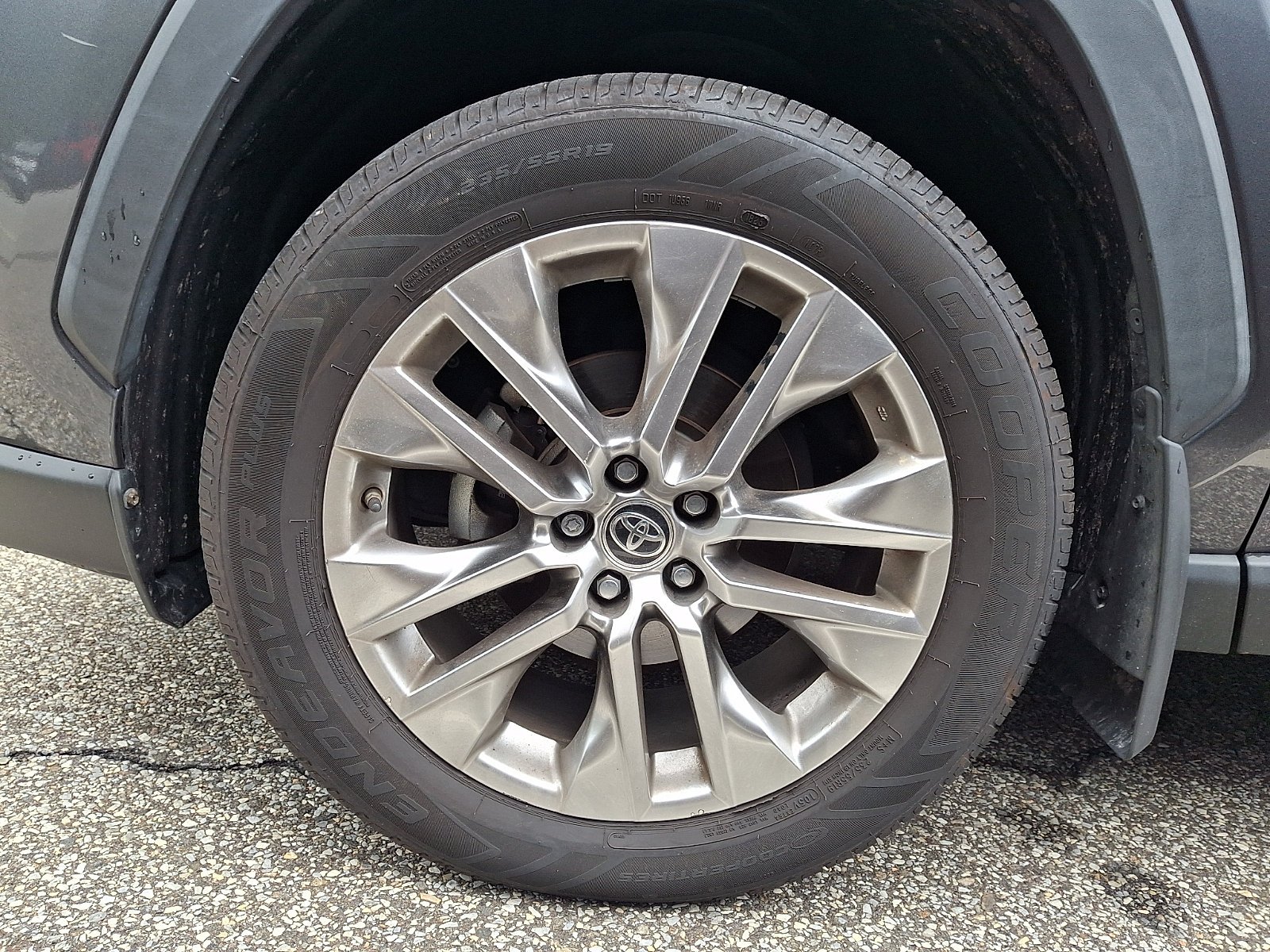 Used 2019 Magnetic Gray Metallic   1G3 Toyota XLE Premium image 3