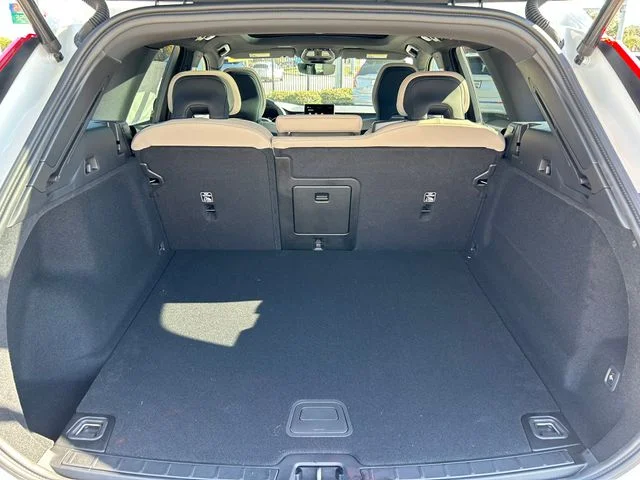 New 2026 Crystal White Volvo Core image 10