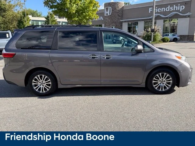 Used 2018 Gray Toyota XLE Premium image 4