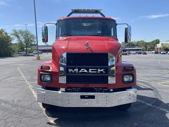 Used 2024 Red Mack  image 13