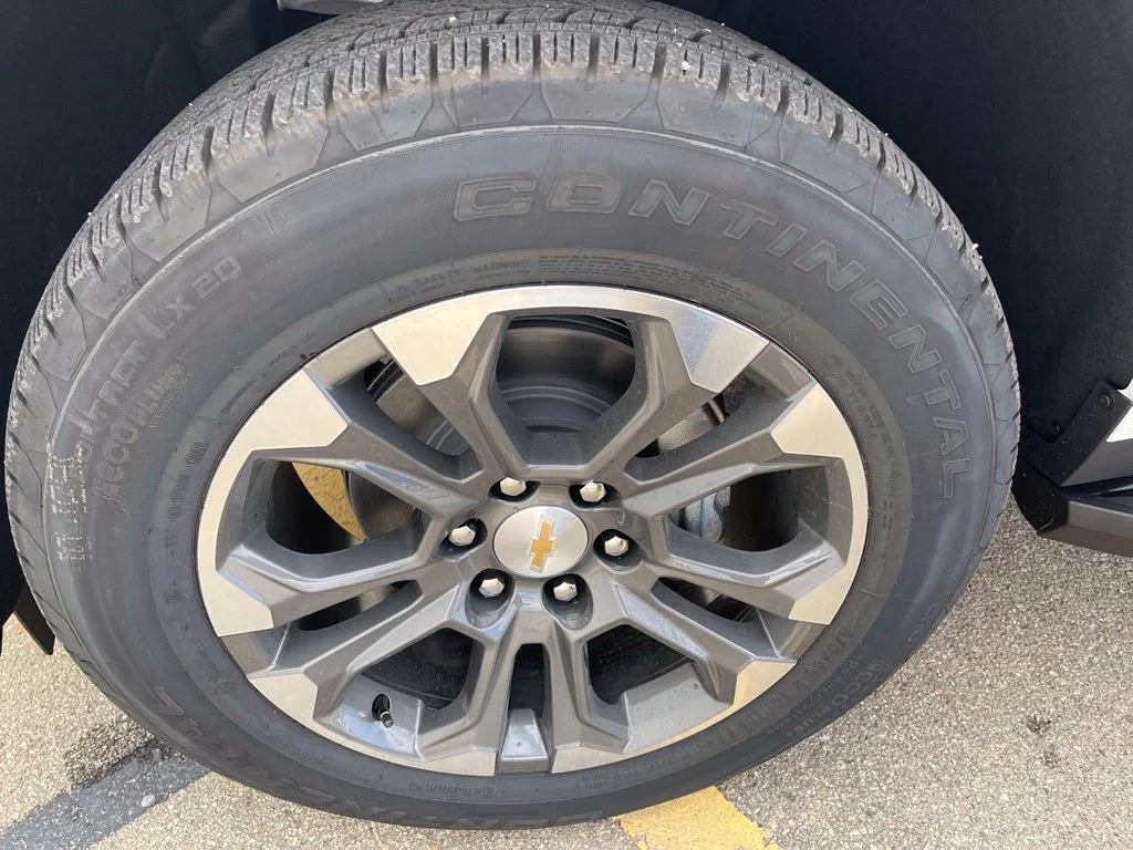 New 2026 Summit White Chevrolet LT image 40