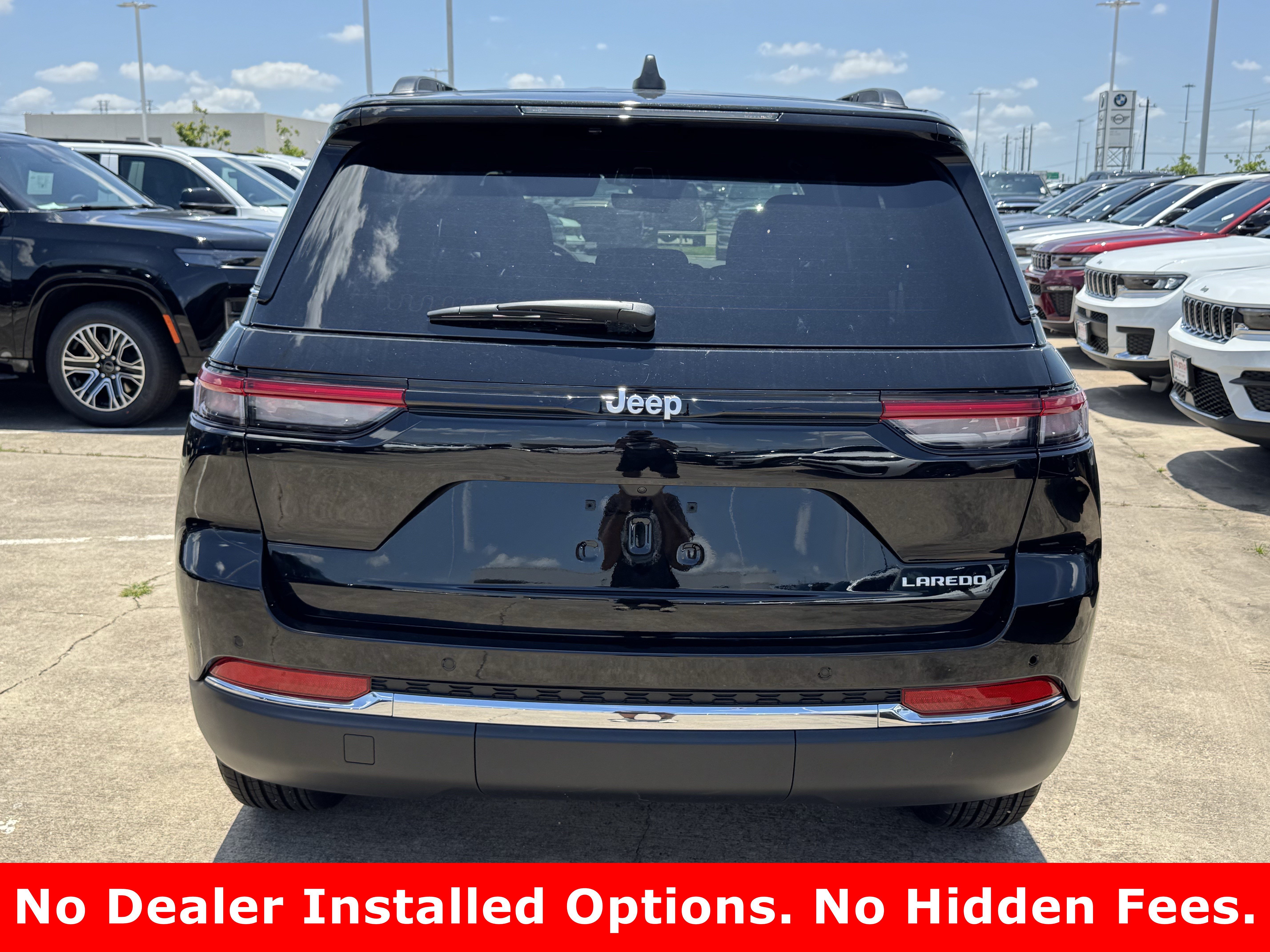 New 2026 Diamond Black Crystal Pearl-Coat Exterior Paint Jeep Laredo image 8