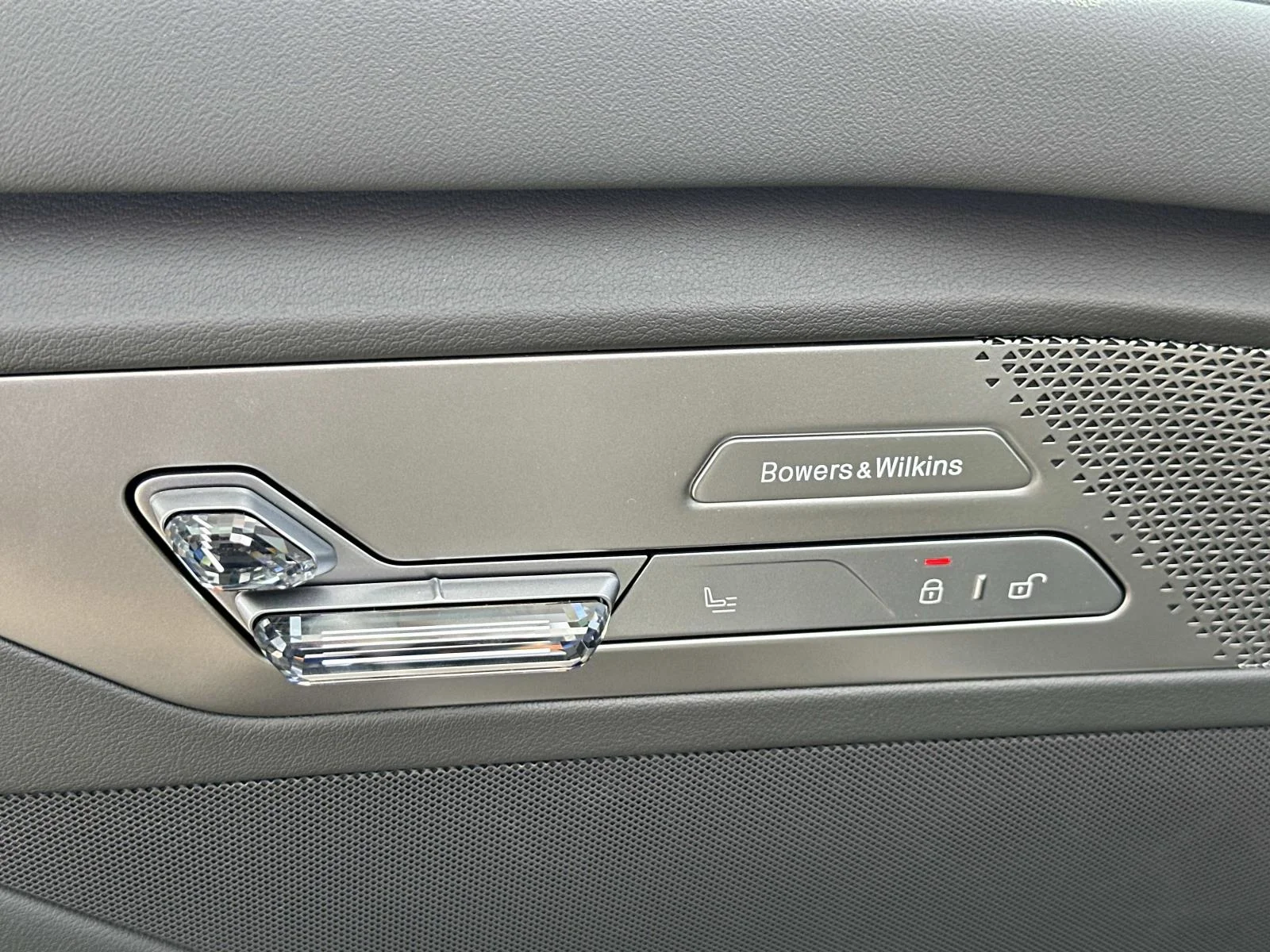 New 2027 Frozen Space Silver Metallic BMW 740i image 18