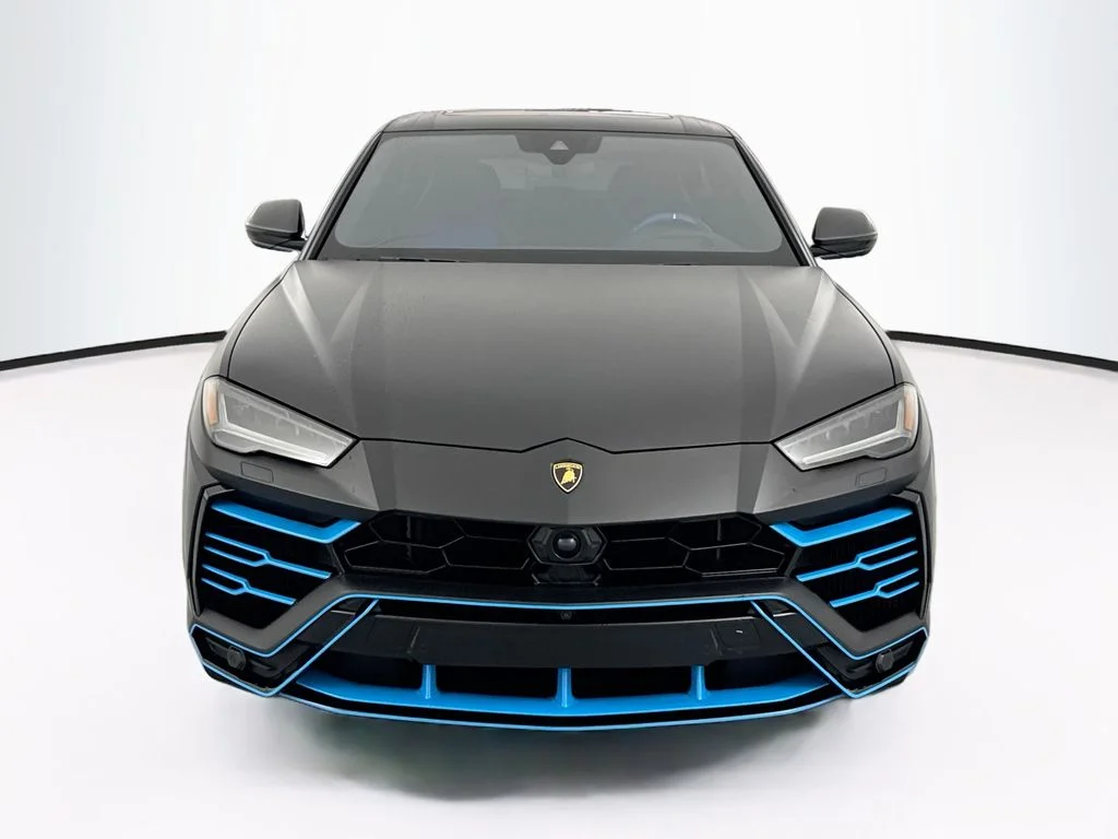 Used 2022 Black Lamborghini  image 2
