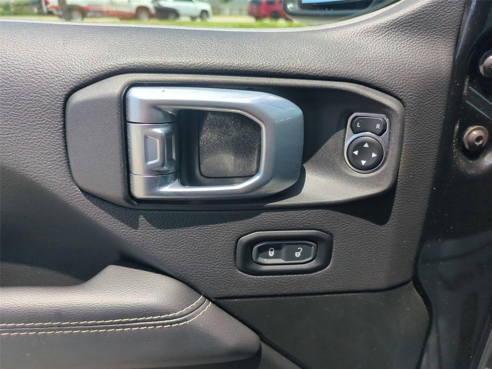 Used 2022 Black Clearcoat Jeep Unlimited Sahara image 16