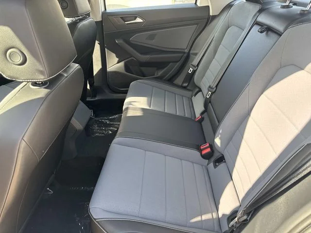 2025 Volkswagen Jetta SE - Photo 12