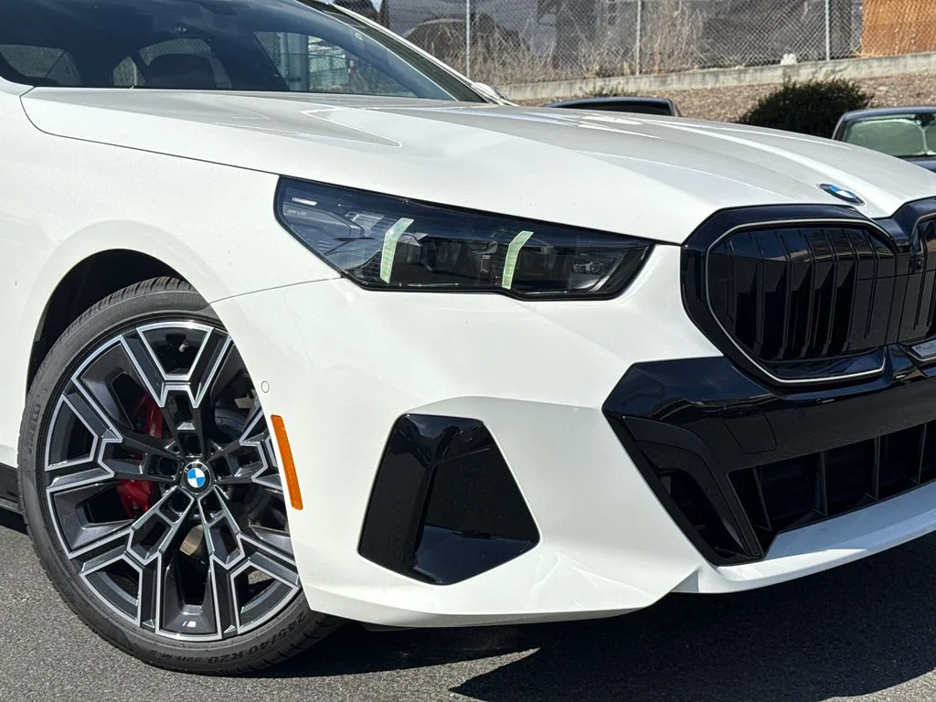 New 2027 White BMW 530i image 6