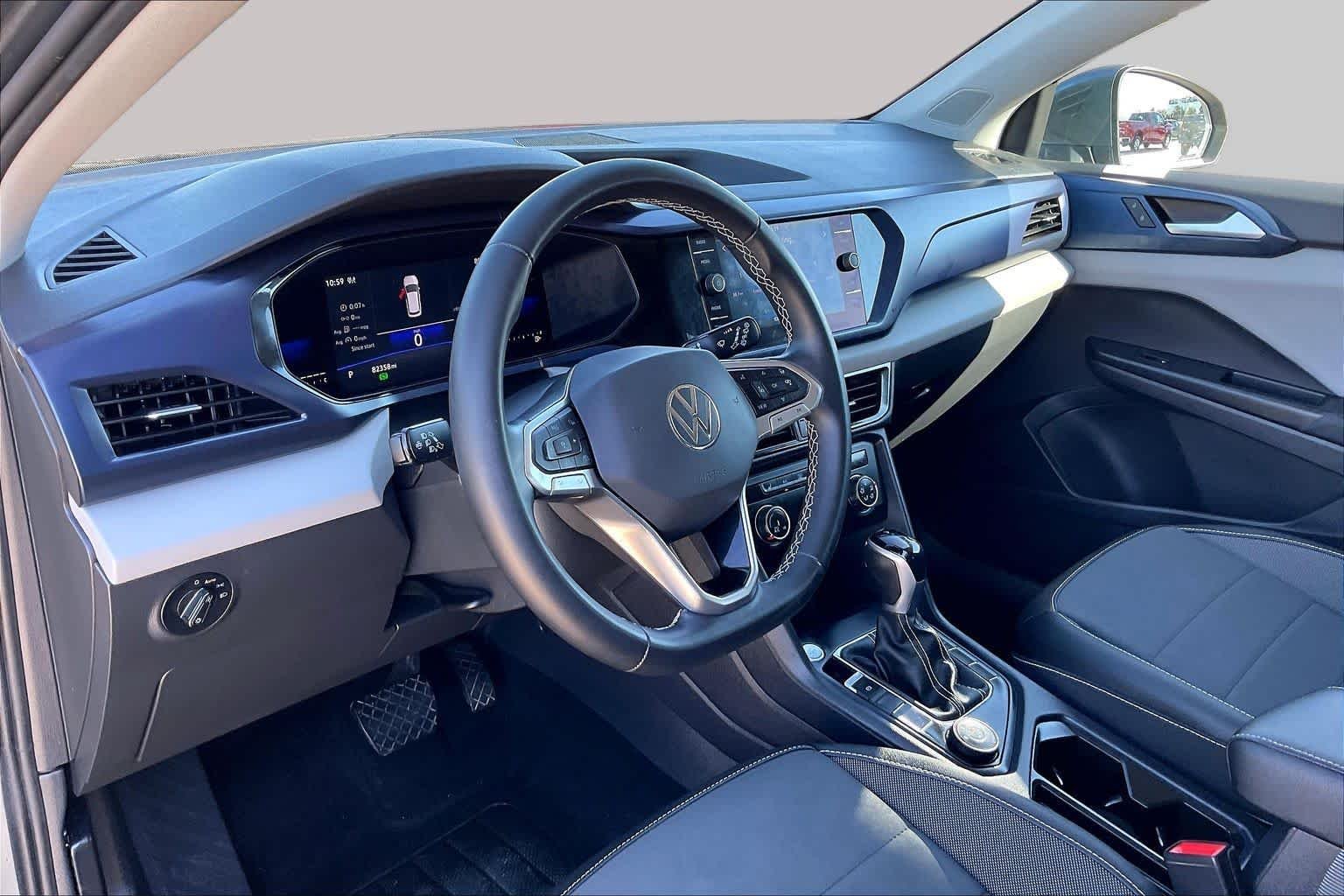 Used 2022 Platinum Gray Metallic Volkswagen SE image 17