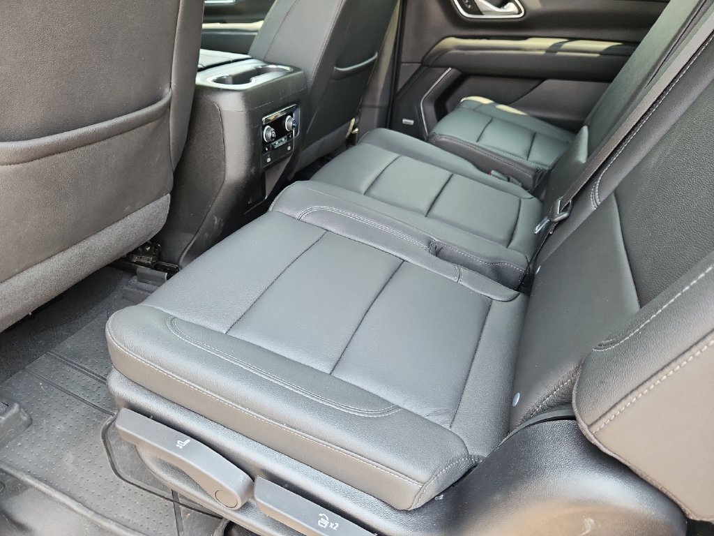 2023 Chevrolet Suburban Z71 - Photo 9