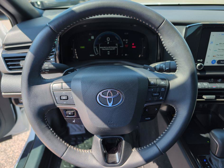 Used 2025 Ice Toyota SE image 18