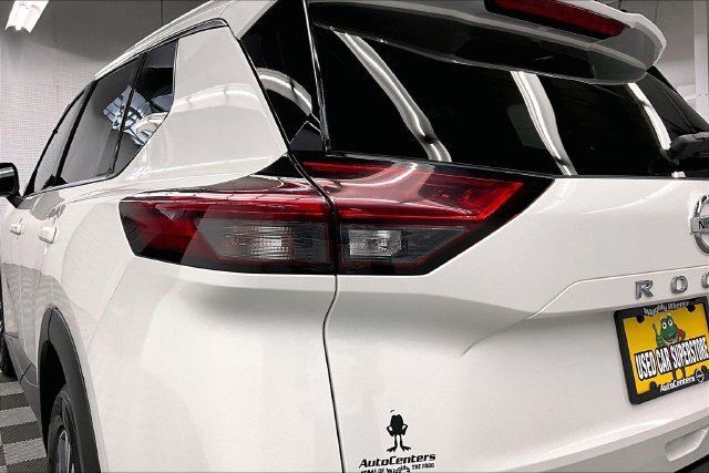 Used 2021 Glacier White Nissan SV image 35