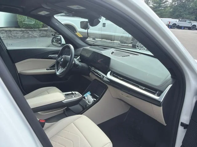 Used 2025 White BMW xDrive28i image 11