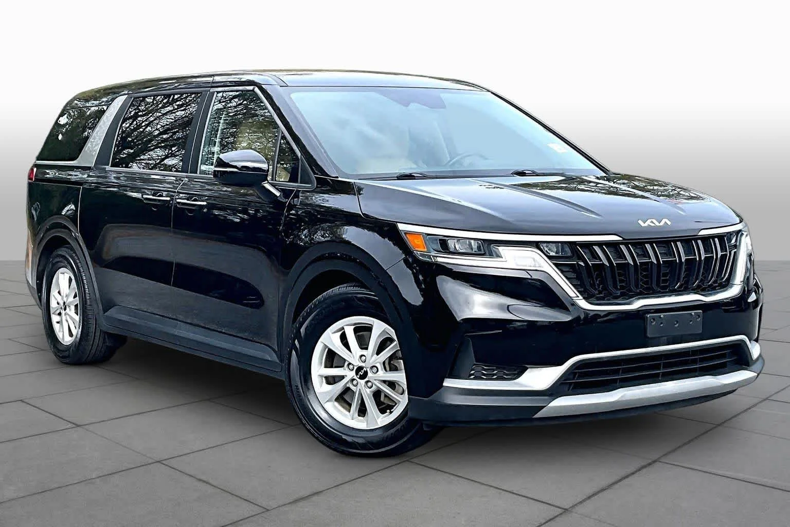Used 2022 Aurora Black Kia LXS image 3
