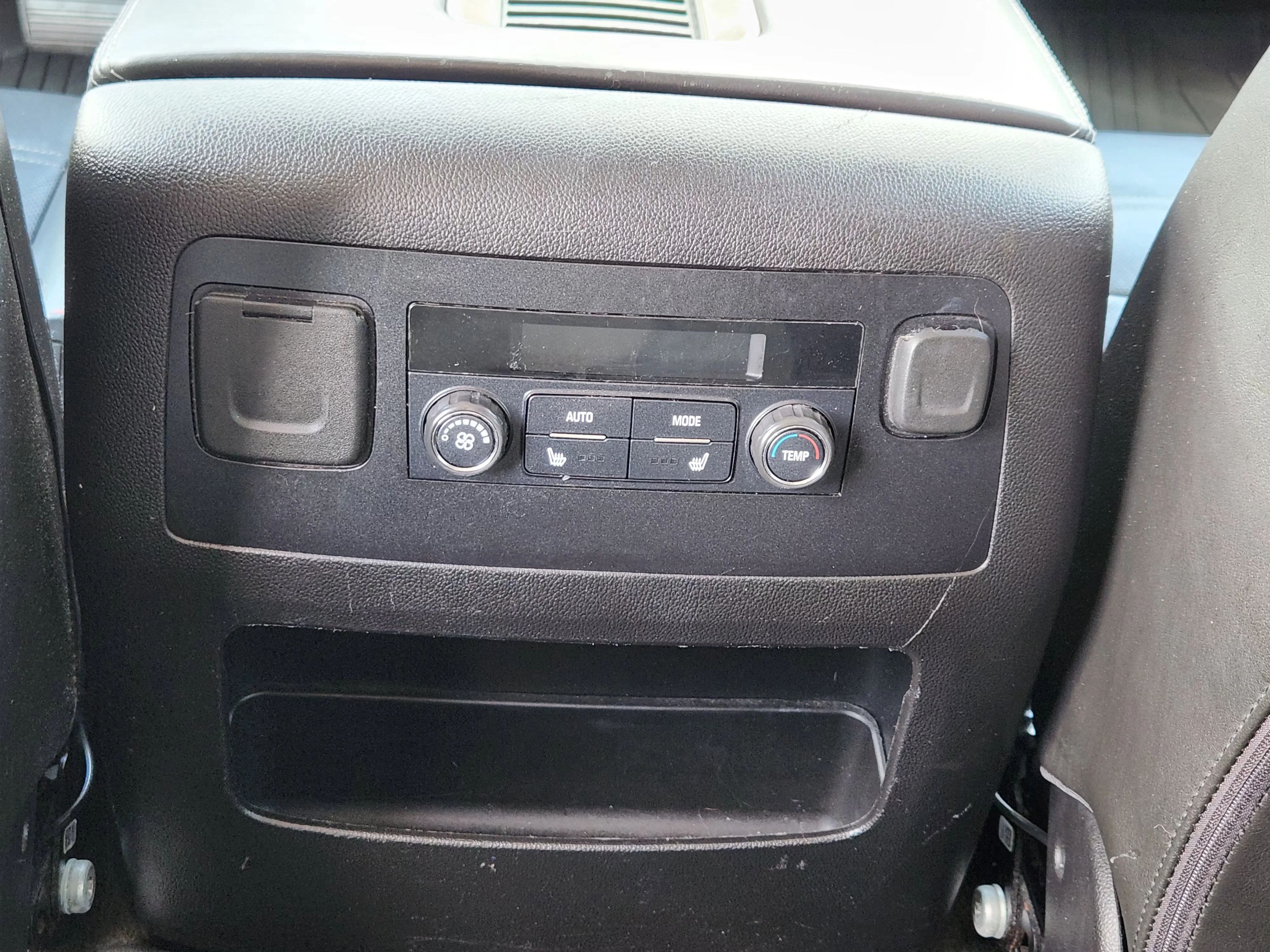 Used 2018 Quicksilver Metallic GMC Denali image 31