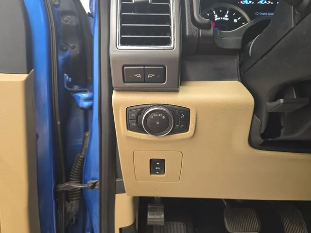 Used 2016 Blue Flame Metallic Ford XLT image 31
